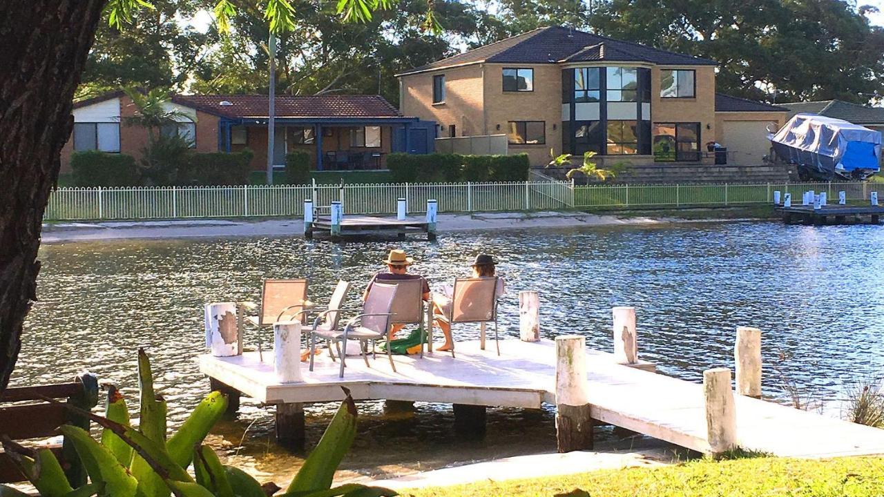 Riverfront Delight Holiday home *